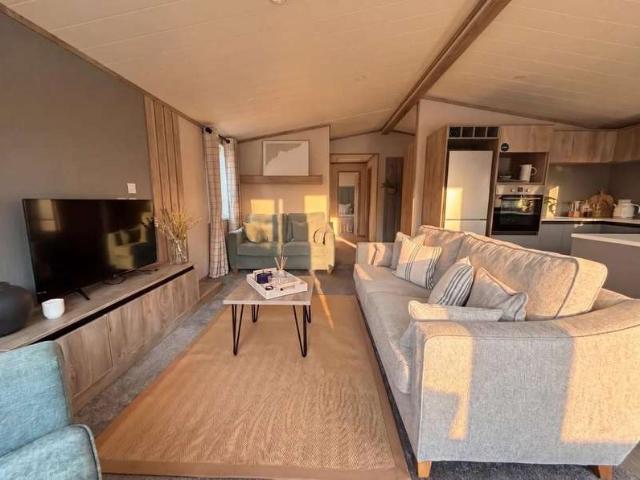 2 Bedroom Lodge Character Property