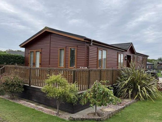 2 Bedroom Lodge Character Property