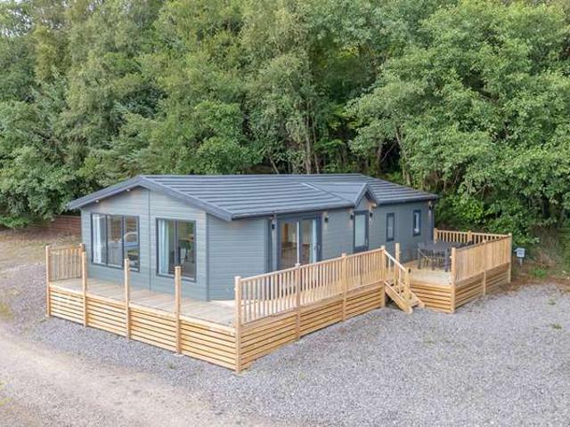 2 Bedroom Lodge Character Property
