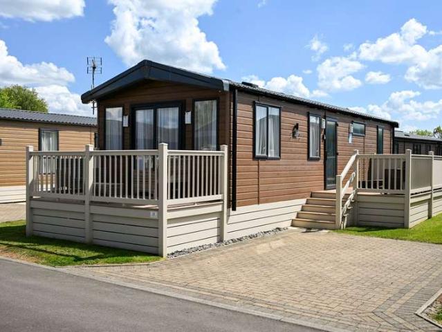 2 Bedroom Lodge Character Property