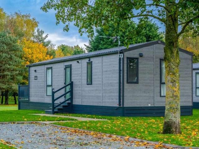 2 Bedroom Lodge Character Property