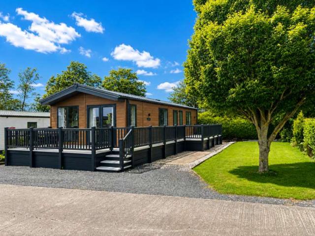 2 Bedroom Lodge Character Property