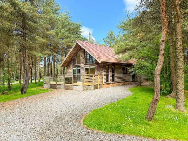 2 Bedroom Lodge Character Property