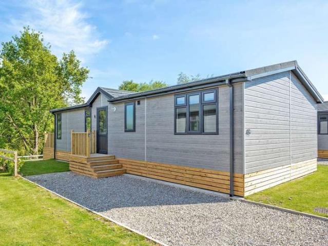 2 Bedroom Lodge Character Property