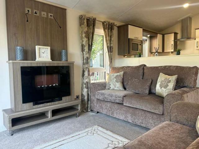 2 Bedroom Lodge Character Property