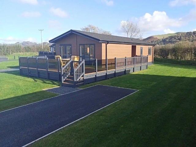 2 bedroom lodge for sale