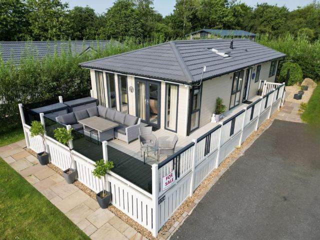 2 bedroom lodge for sale