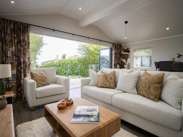 2 bedroom lodge for sale