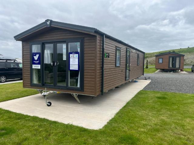 2 bedroom lodge for sale