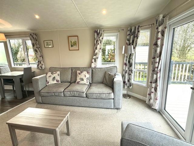 2 bedroom lodge for sale
