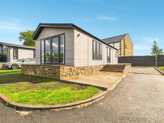 2 bedroom lodge for sale