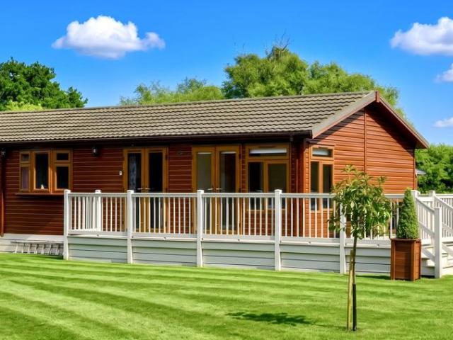 2 bedroom lodge for sale