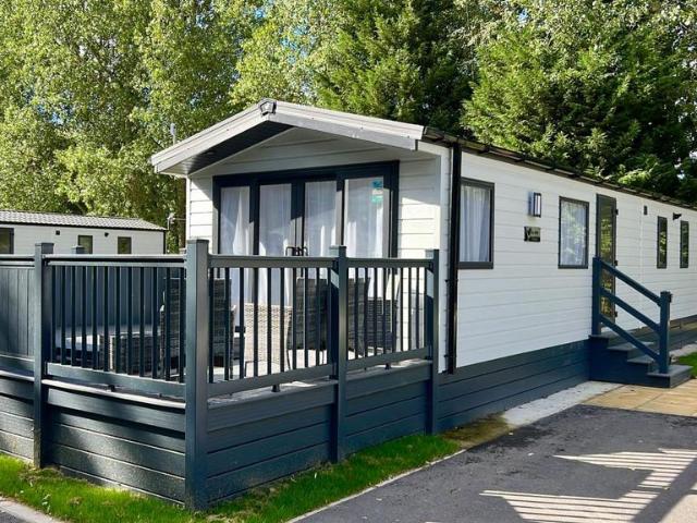 2 bedroom lodge for sale