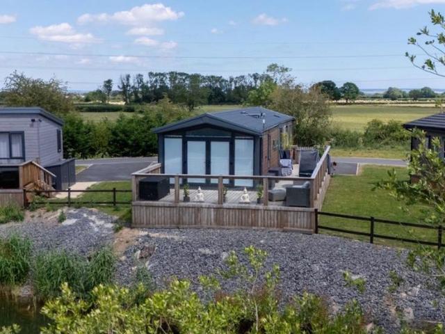 2 bedroom lodge for sale