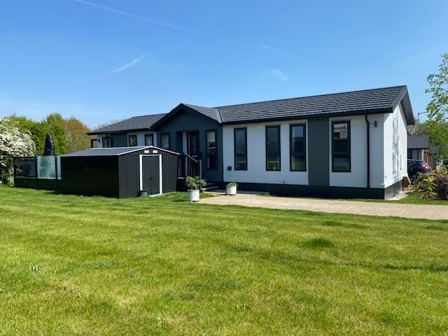 2 bedroom lodge for sale