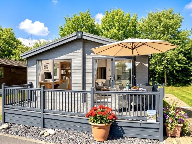 2 bedroom lodge for sale
