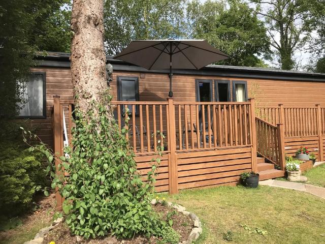 2 bedroom lodge for sale