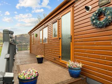 2 bedroom lodge for sale