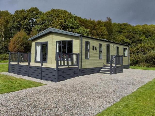 2 bedroom lodge for sale