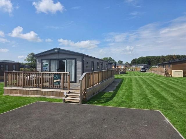 2 bedroom lodge for sale