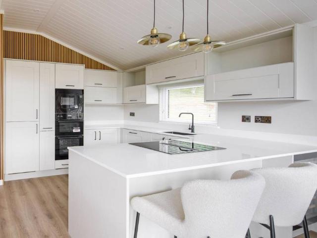 2 bedroom lodge for sale