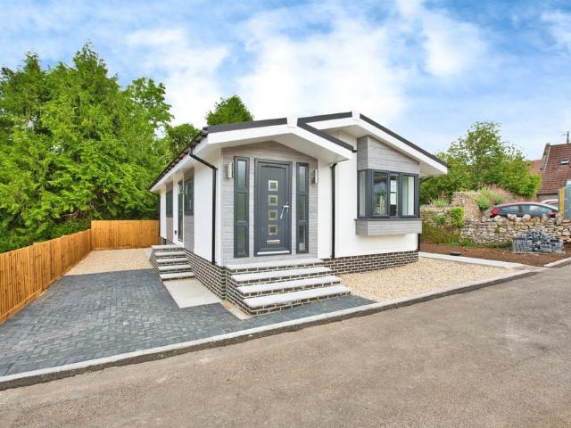 2 bedroom lodge for sale