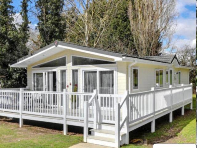2 bedroom lodge for sale