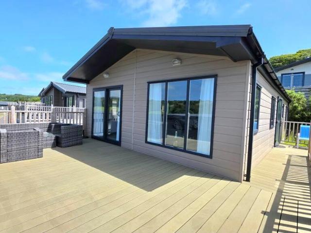 2 bedroom lodge for sale