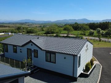 2 bedroom lodge for sale