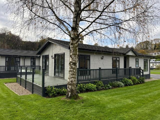 2 bedroom lodge for sale