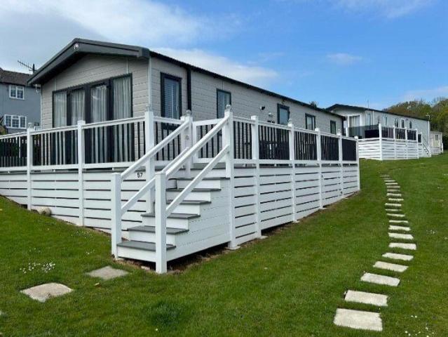 2 bedroom lodge for sale