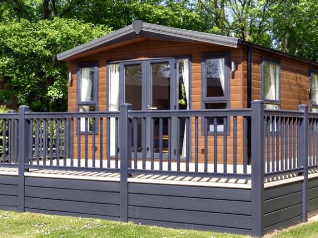 2 bedroom lodge for sale