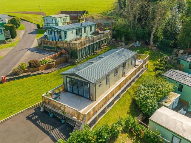 2 bedroom lodge for sale