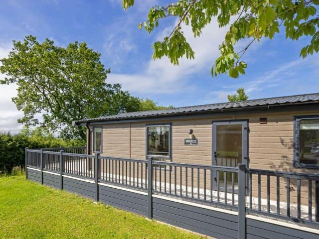 2 bedroom lodge for sale