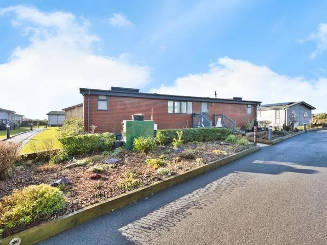 2 bedroom lodge for sale