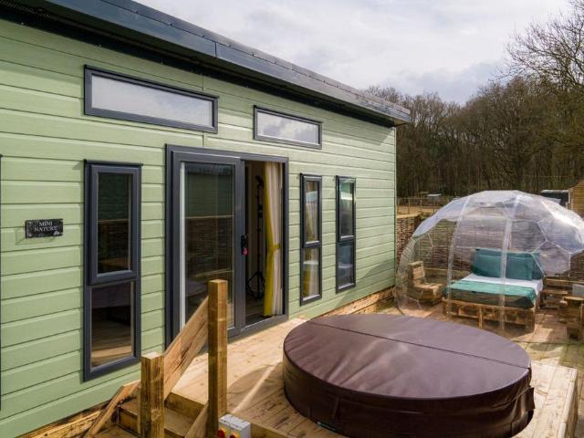 2 bedroom lodge for sale
