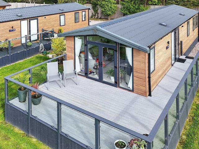2 bedroom lodge for sale