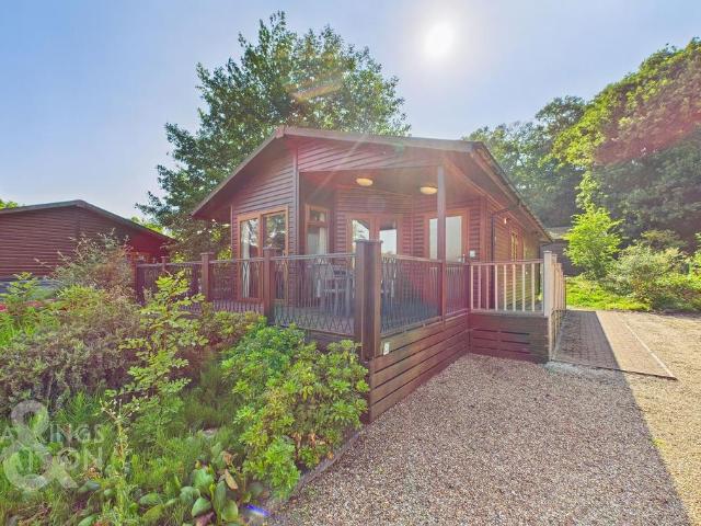 2 bedroom lodge for sale