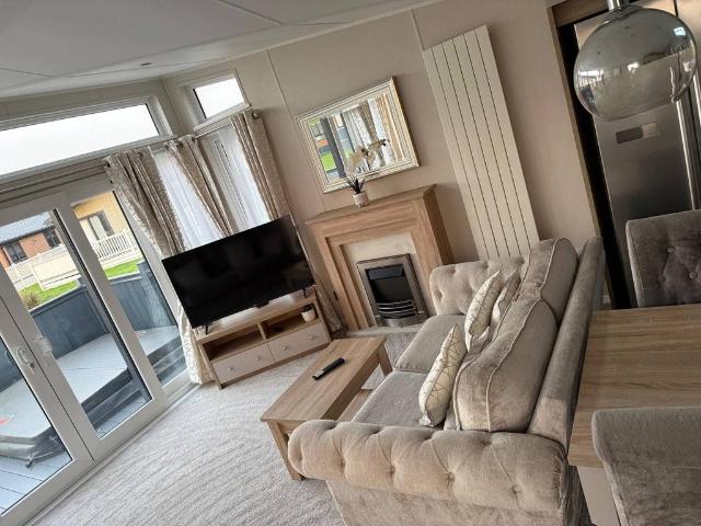 2 bedroom lodge for sale