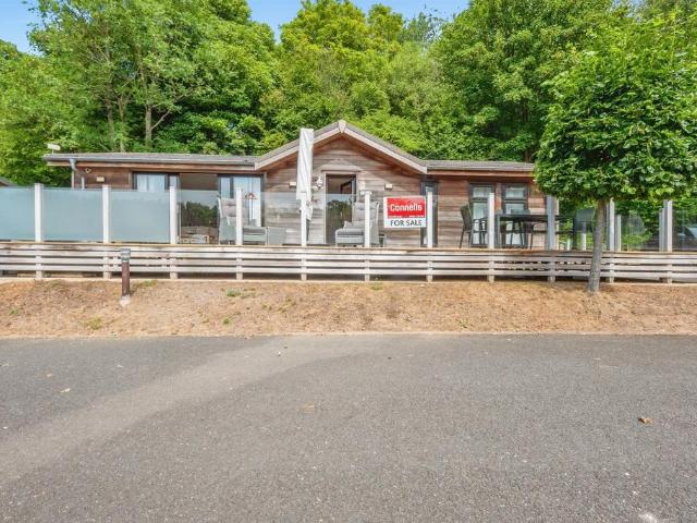 2 bedroom lodge for sale