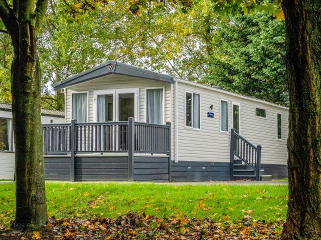 2 bedroom lodge for sale