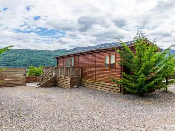 2 bedroom lodge for sale
