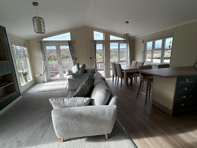 2 bedroom lodge for sale