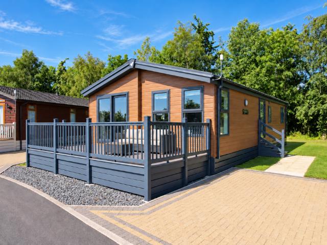 2 bedroom lodge for sale