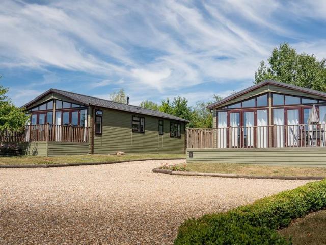 2 bedroom lodge for sale