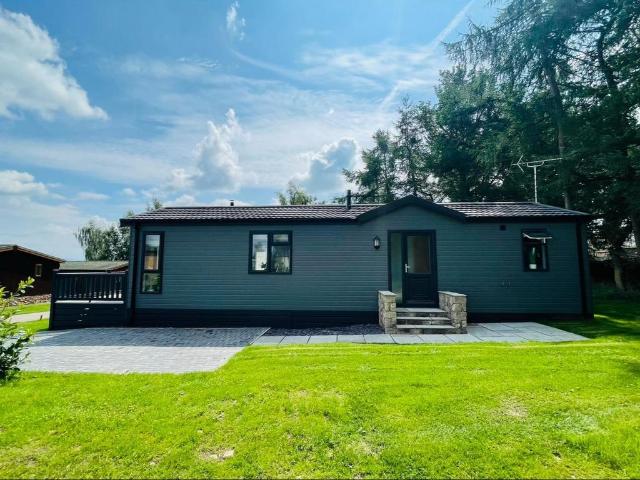 2 bedroom lodge for sale