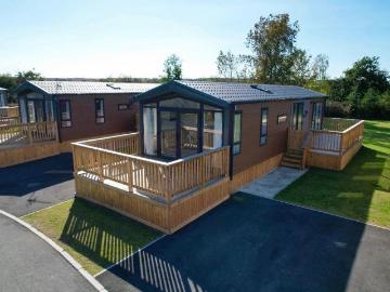 2 bedroom lodge for sale
