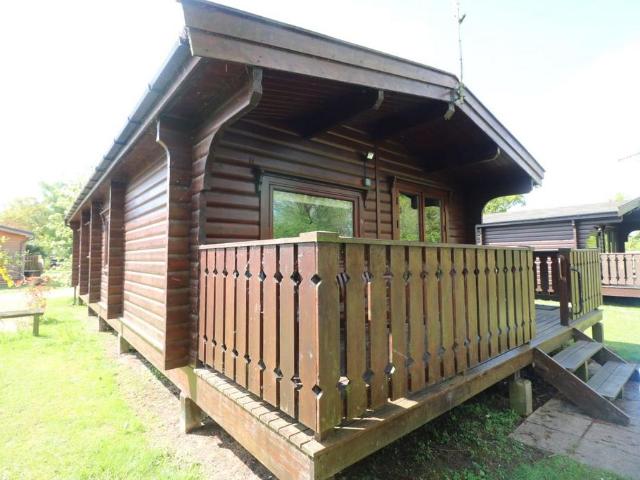 2 bedroom lodge for sale