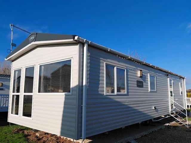 2 bedroom lodge for sale
