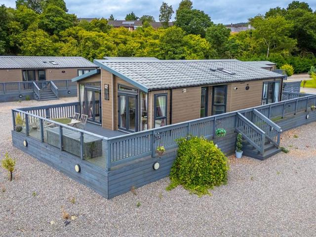 2 bedroom lodge for sale